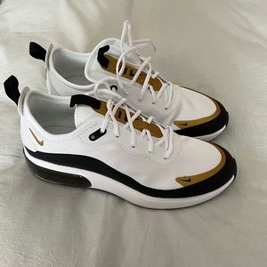 BRAND NEW - Women’s Nike Tennis Shoes